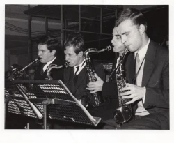 Sekcja saksofonów Big Bandu Jerzego Dudusia Matuszkiewicza fotografia Andrzej Zborski [vintage print / ca 1965] 
