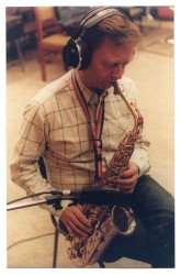 Zbigniew Namysłowski w studiu nagraniowym fotografia barwna Marek Karewicz [vintage print / lata 90] kopia