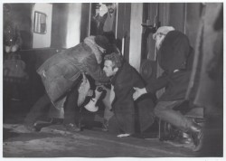 Wszystko na sprzedaż [Andrzej Łapicki, pociąg] Reżyseria: Andrzej Wajda [Fotografia filmowa]