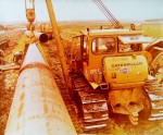 Caterpillar - dźwig boczny do układania rur (Energopol) Fotografia Aut. Edward Czapliński [ca 1975]