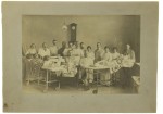 Szpital Pacjenci i lekarze - scena zbiorowa [fotografia / lata 20]