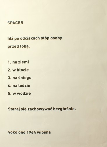Plakat z wierszem pt. Spacer autorstwa Yoko Ono z 1964 r. [data druku: ca 2015]