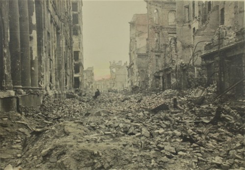 Warszawa Rok 1945 ul. Świętokrzyska [fotografia ca 1945]