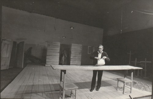 Tadeusz Kantor scenografia do spektaklu Wielopole Wielopole fotografia Leszek Dziedzic, lata 80. [life time print  wglądówka robocza 1995]
