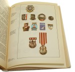 Polskie symbole wojskowe 1943-1978 Godło, sztandary, ordery, odznaczenia i odznaki ludowego Wojska Polskiego Madej Kazimierz (1980)