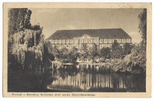 Poznań. Dyrekcja Kolejowa przy parku Marcinkowskiego [pocztówka / ca 1950]