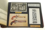 Album kolekcjonerski z wklejanymi ilustracjami militariów ze zbiorów polskich muzeów [lata 80-te XX w.]