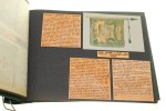 Album kolekcjonerski z wklejanymi ilustracjami militariów ze zbiorów polskich muzeów oraz reprodukcjami fotografii przedstawiającymi m. in. Józefa Piłsudskiego [lata 80-te XX w.]