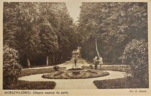 Morszyn Zdrój Główne wejście do parku [pocztówka przed 1939]