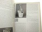 Wyrafinowany urok białej porcelany wilanowska kolekcja biskwitów Barbara Szelegejd [2006]