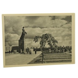 Leningrad [Petersburg] Piskaryovskoye Memorial Cemetery-Museum: statue of Motherland [pocztówka / 1965]