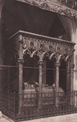 Kraków Katedra na Wawelu Sarkofag króla Władysława Warneńczyka [pocztówka / przed 1939] 