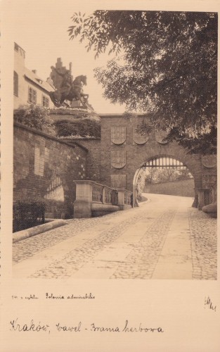 Kraków Wawel Brama herbowa (1).jpg