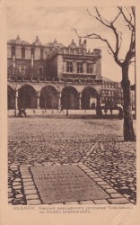 Kraków Kamień pamiątkowy przysięgi Kościuszki na Rynku Krakowskim [pocztówka / przed 1939] 