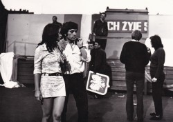 Uciec jak najbliżej [Halina Golanko, Jerzy Góralczyk] reż. Janusz Zaorski [fotografia filmowa / ca 1972]