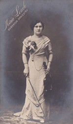 Misia Leszek Dyrektor orkiestry [fotografia na papierze pocztówkowym / przed 1918] 