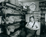 157858  [Łódź Kaliska] Sklep nocny fot. Andrzej Świetlik [vintage print  2003] — kopia.png
