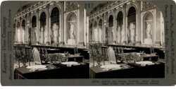 Galerie des Glaces Showing Table Where Peace Treaty was Signed Versailles France (Galeria Zwierciadlana - stół na którym podpisano traktat wersalski) Fotografia stereoskopowa (ok 1919 Keystone View Company Meadville Pennsylvania