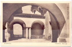 Wawel Podwórzec Batorego Fot. S. Kolowca [pocztówka] [po 1945 r.]
