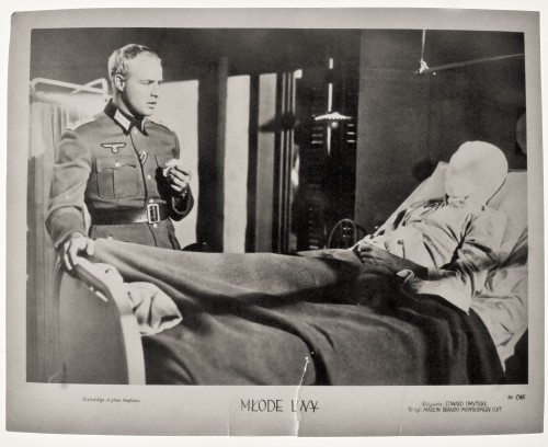 Młode lwy Reż. Edward Dmytrak W rol. gł. Marlon Brando, Montgomery Clift Fot. CWF [Centrala Wynajmu Filmów] [fotos filmowy] [1958]